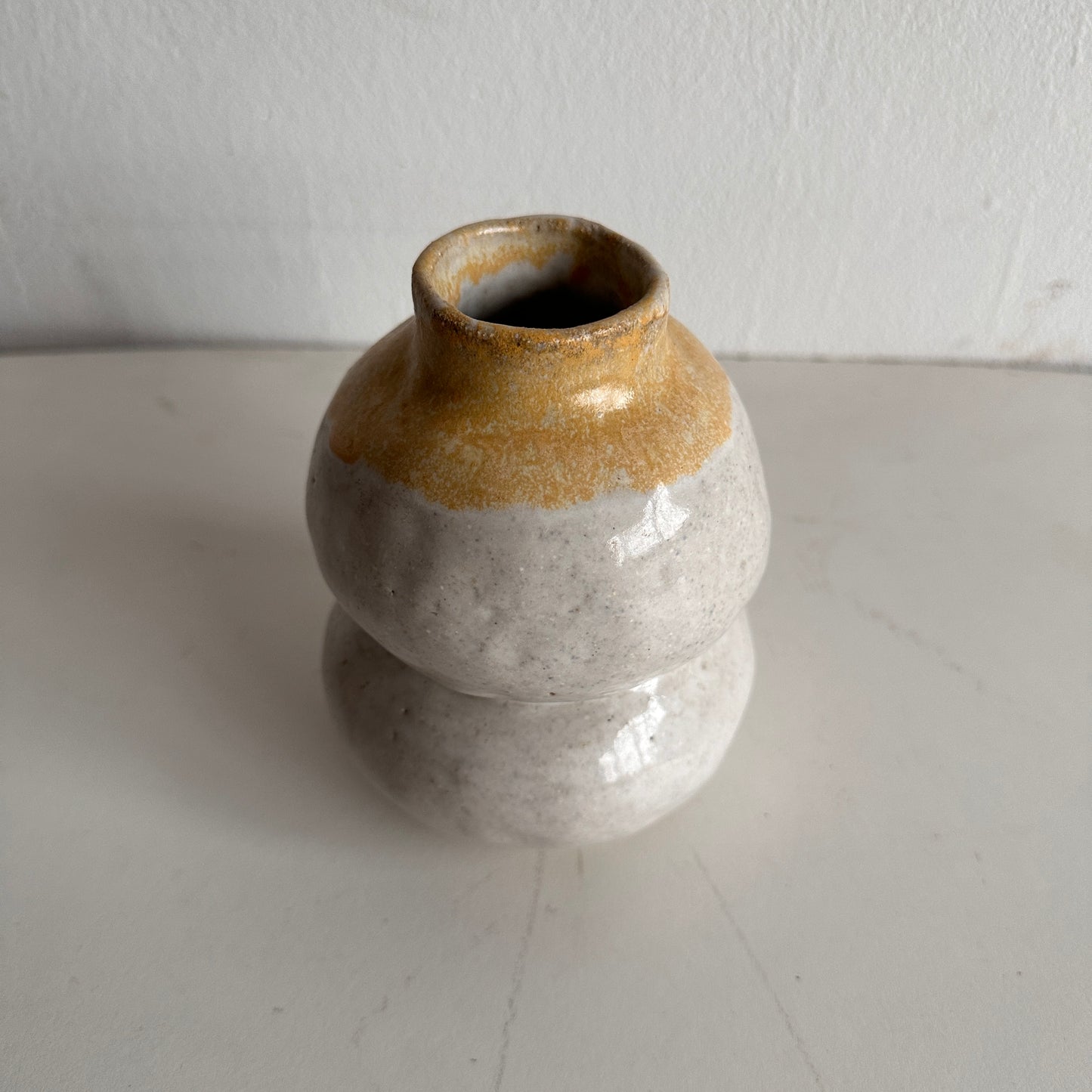 VS012 YELLOW AND WHITE BULBOUS CERAMIC VASE
