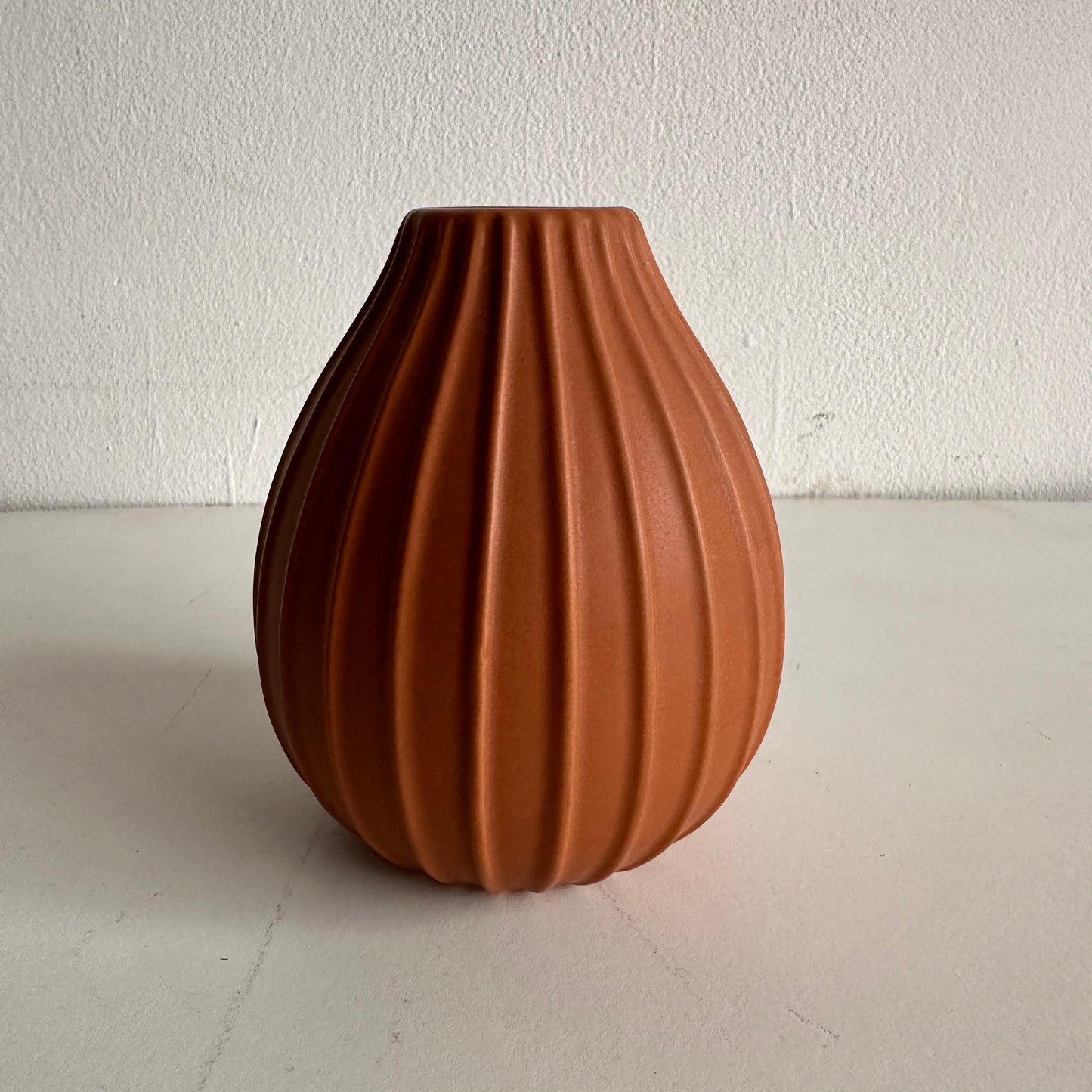 VS018 TERRA COTTA FLUTED CERAMIC VASE