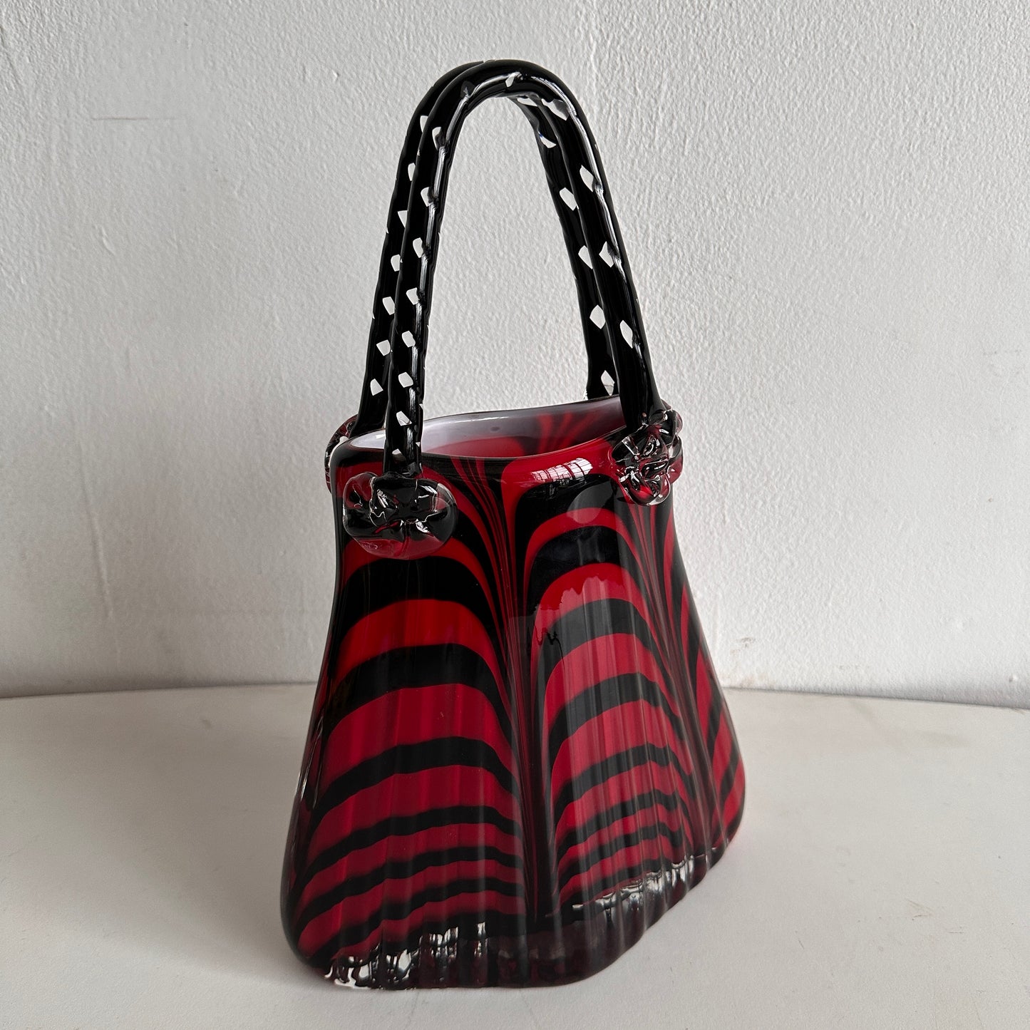 VS029 RED HANDBAG GLASS VASE