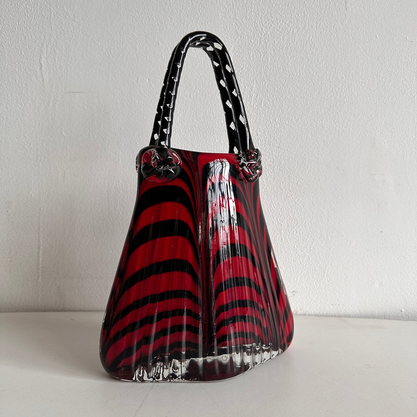 VS029 RED HANDBAG GLASS VASE