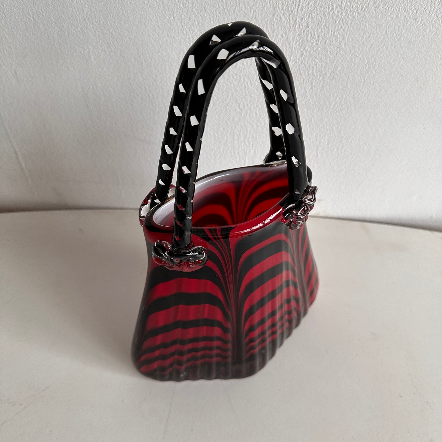 VS029 RED HANDBAG GLASS VASE