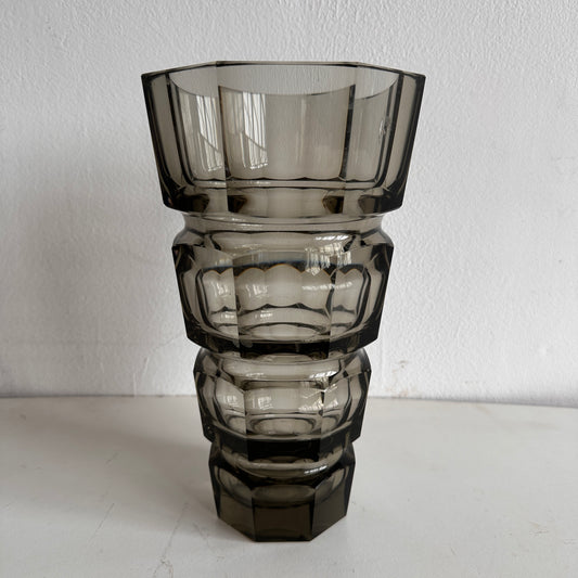 VS038 SMOKED BRUTALIST VASE