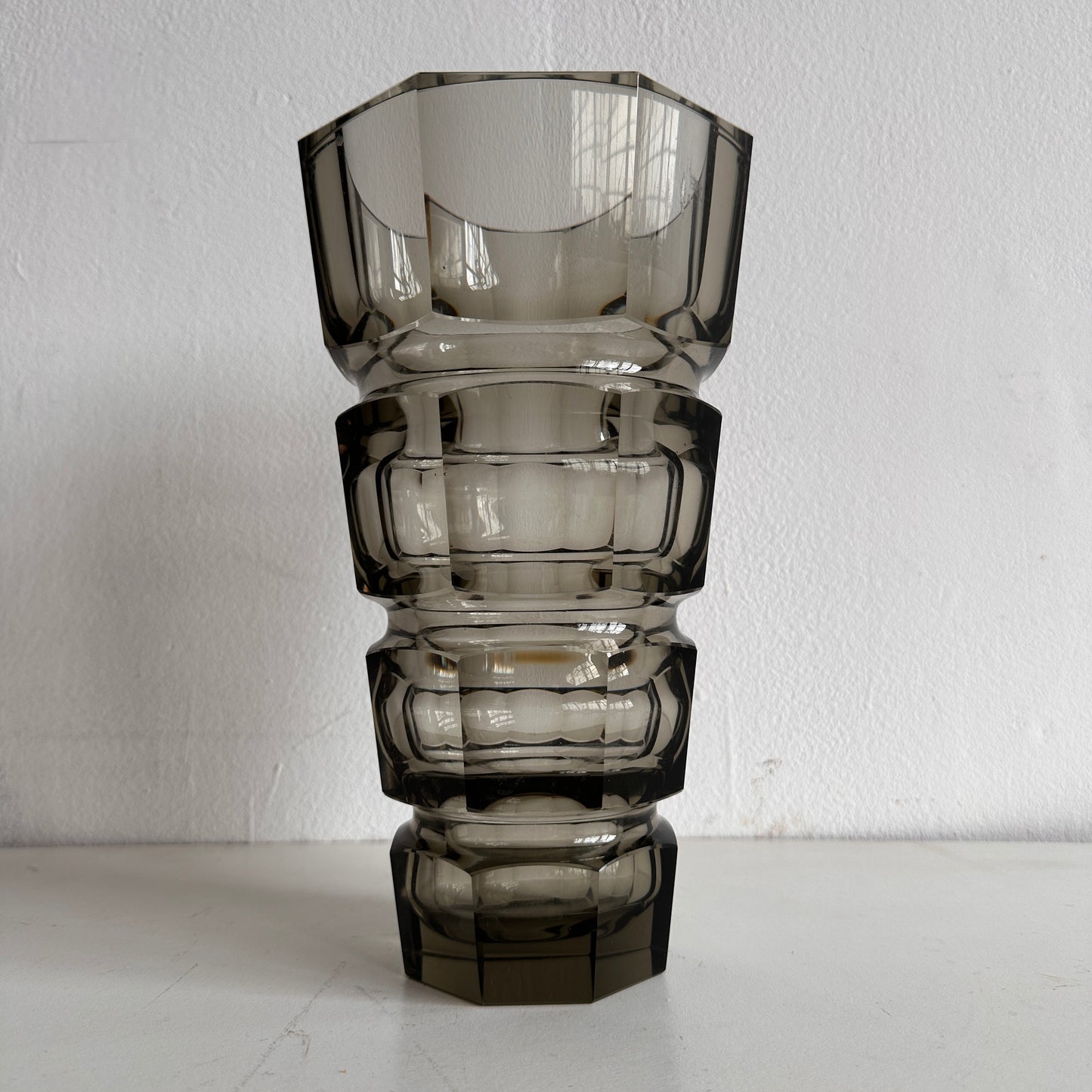 VS038 SMOKED BRUTALIST VASE