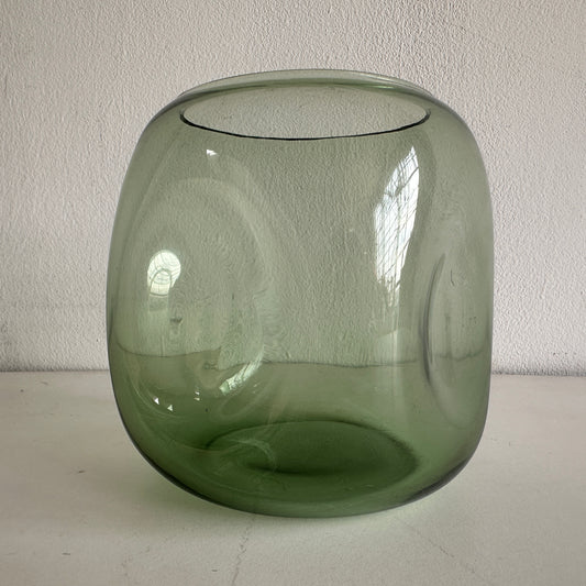 VS043 GREEN INDENTED GLASS VASE
