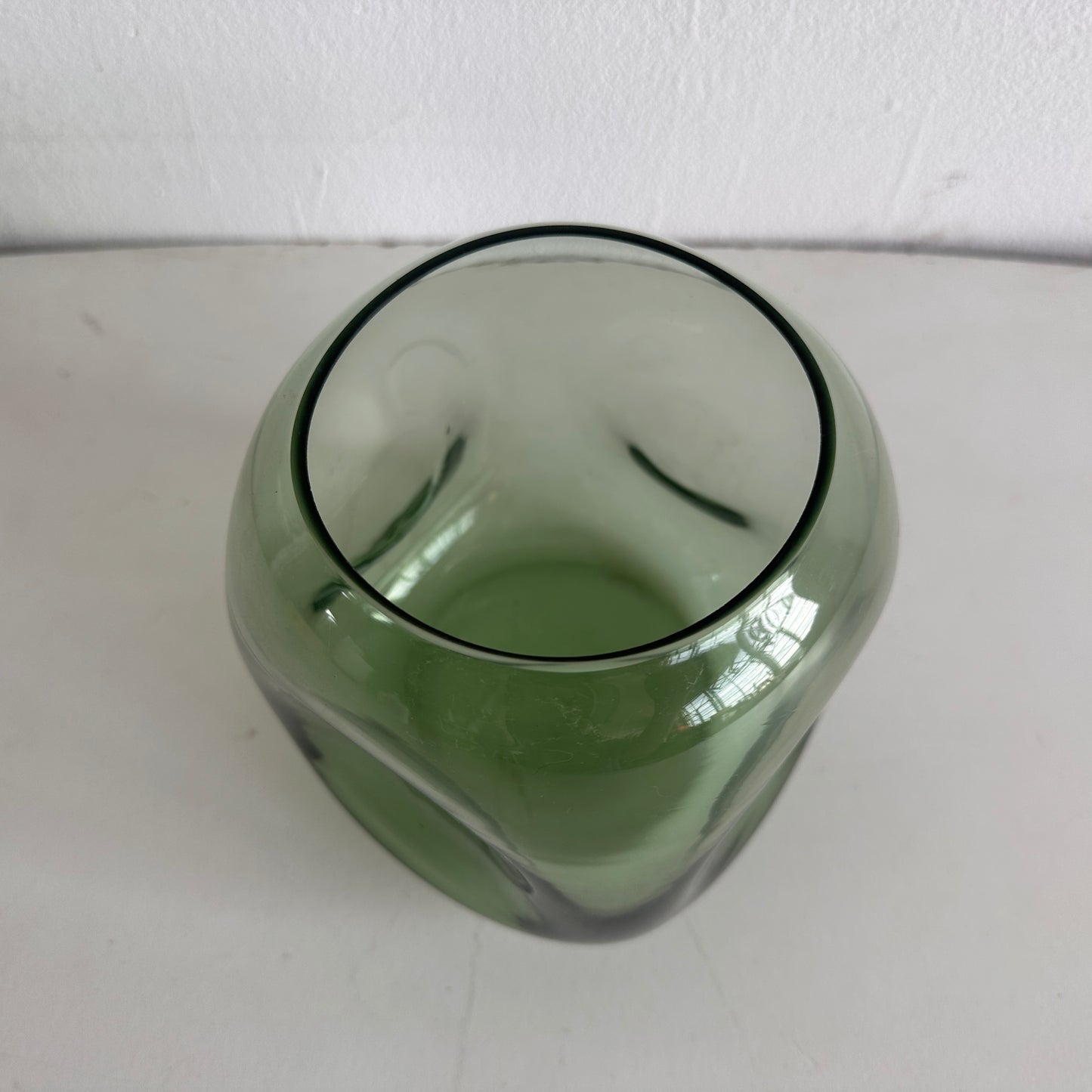 VS043 GREEN INDENTED GLASS VASE