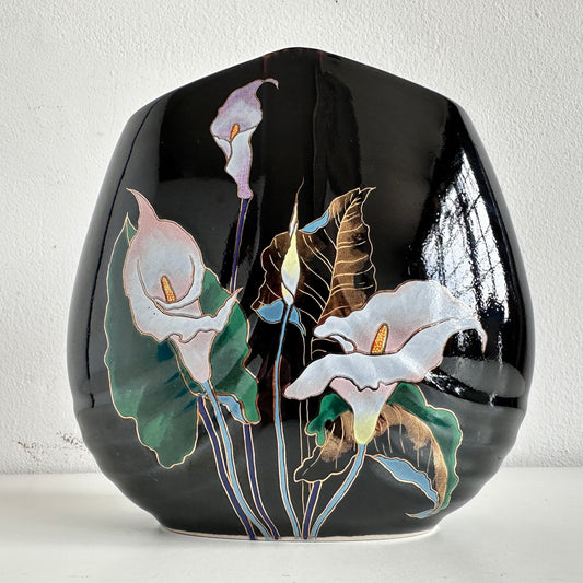 VS050 BLACK ENAMEL LILY VASE