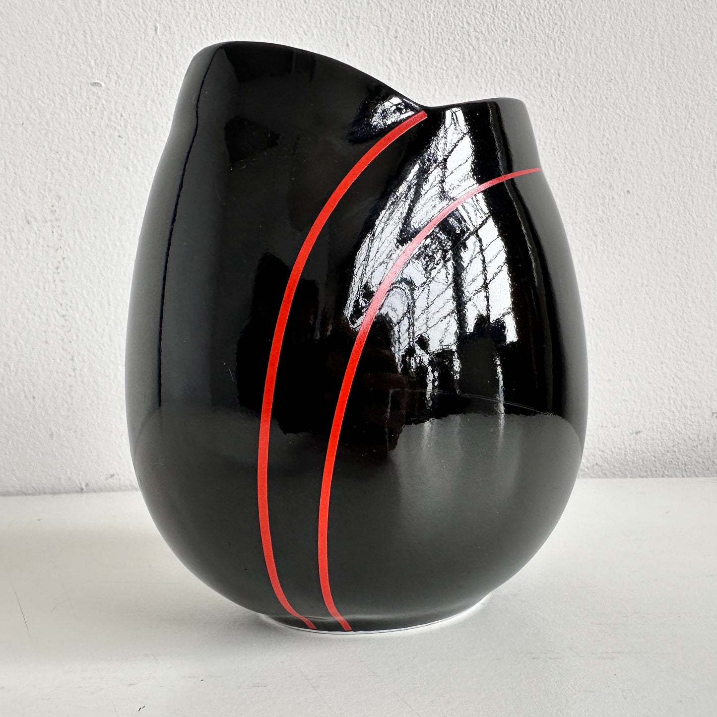 VS051 BLACK AND RED ENAMEL TULIP VASE