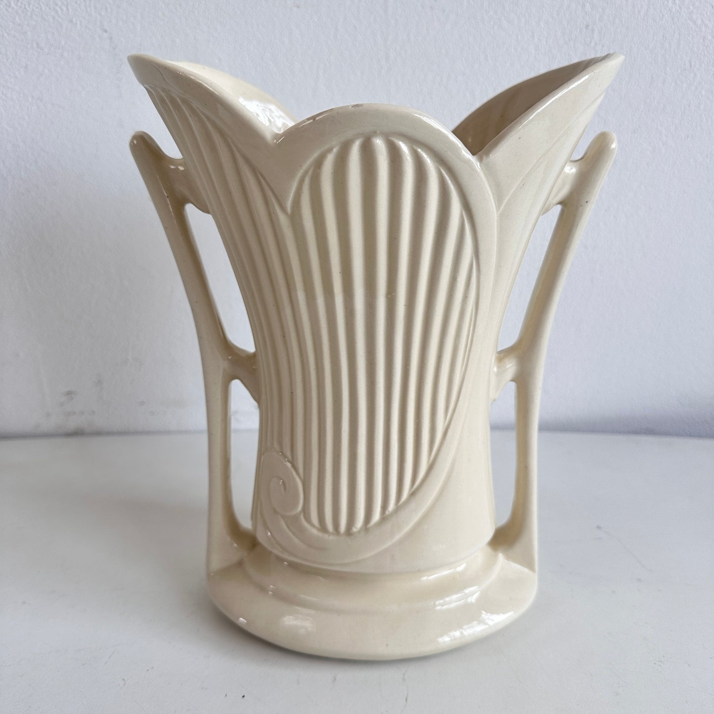 VS052 CREAM ART DECO VASE