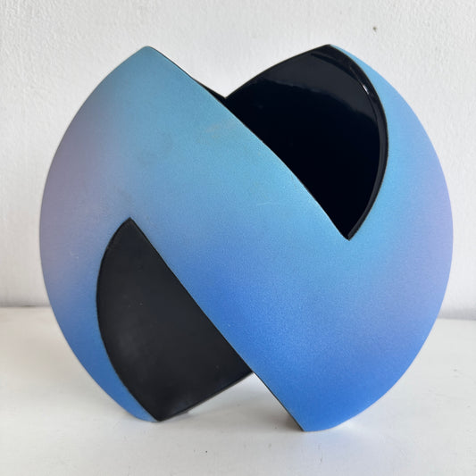 VS053 LYNNE GOLDSTEIN ABSTRACT GRADIENT VASE