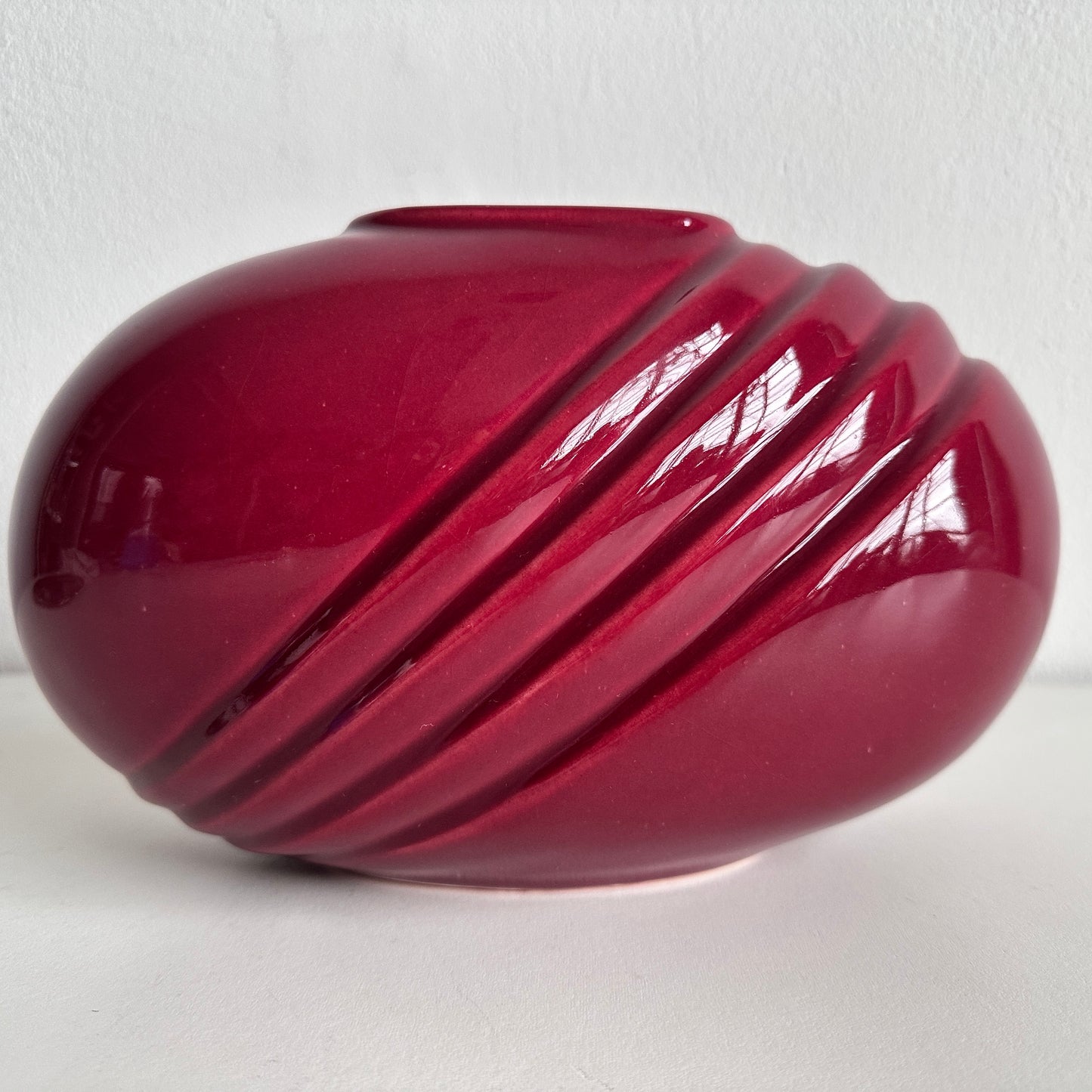 VS058 CRIMSON ART DECO VASE