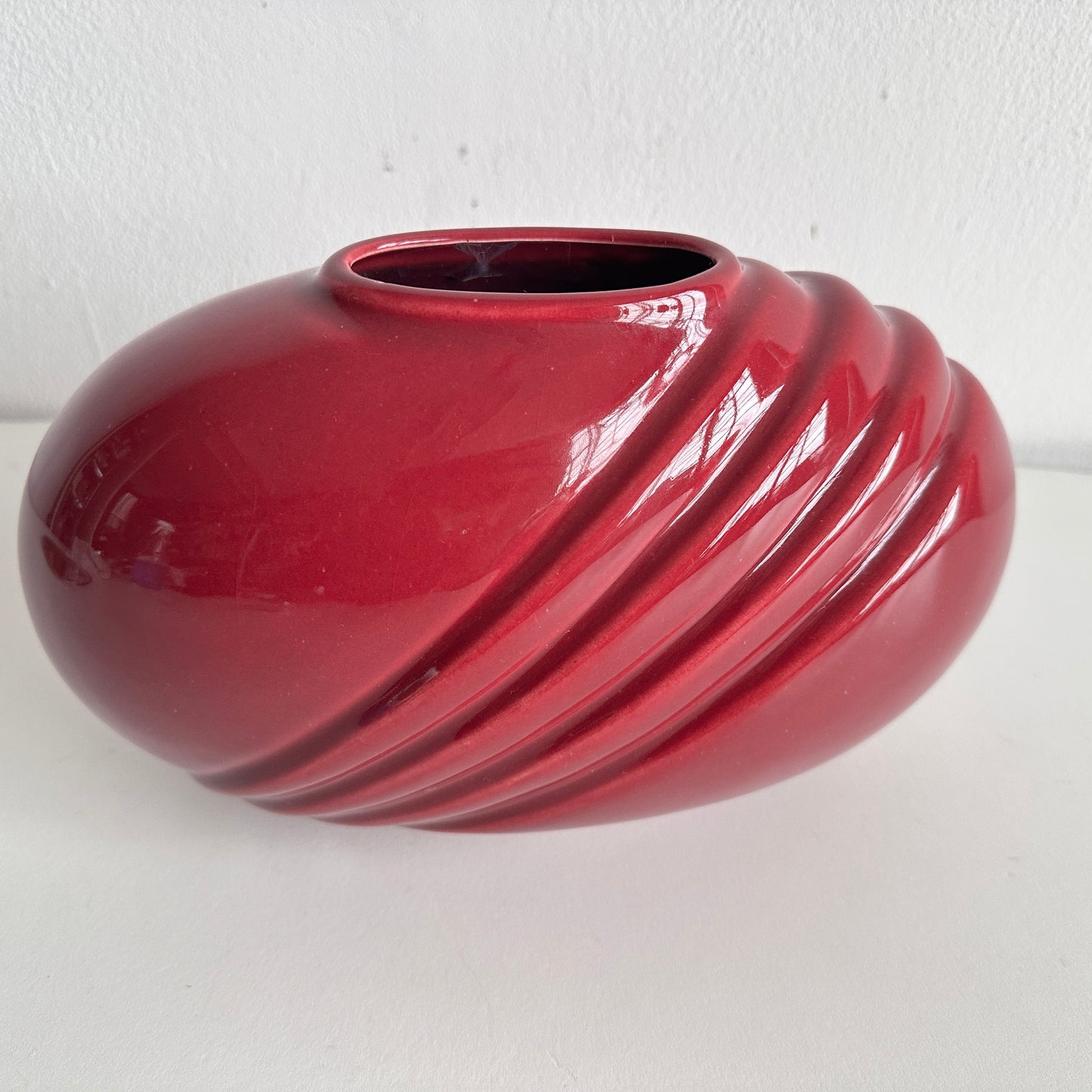 VS058 CRIMSON ART DECO VASE