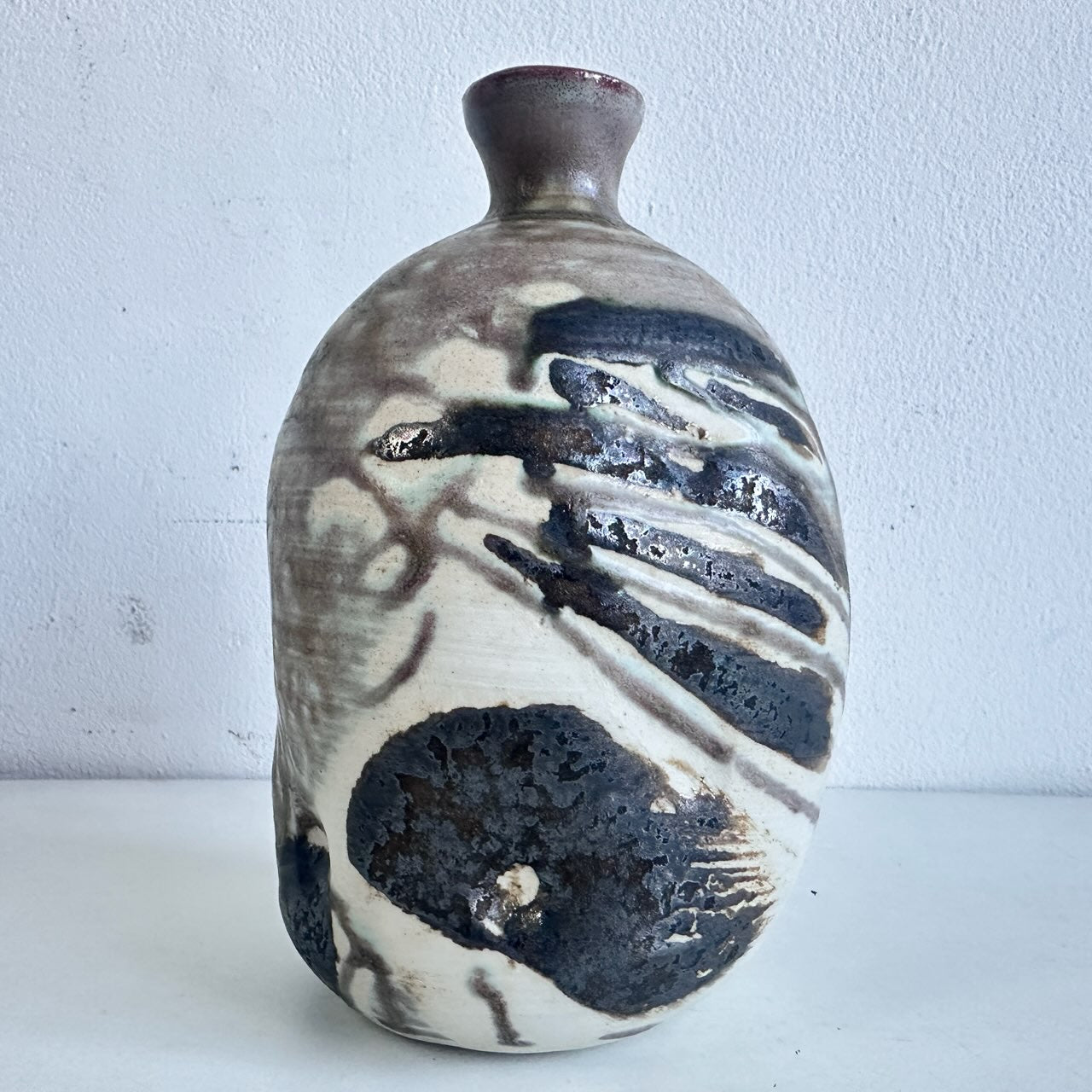 VS061 NEUTRAL TONE ABSTRACT SWIRL VASE