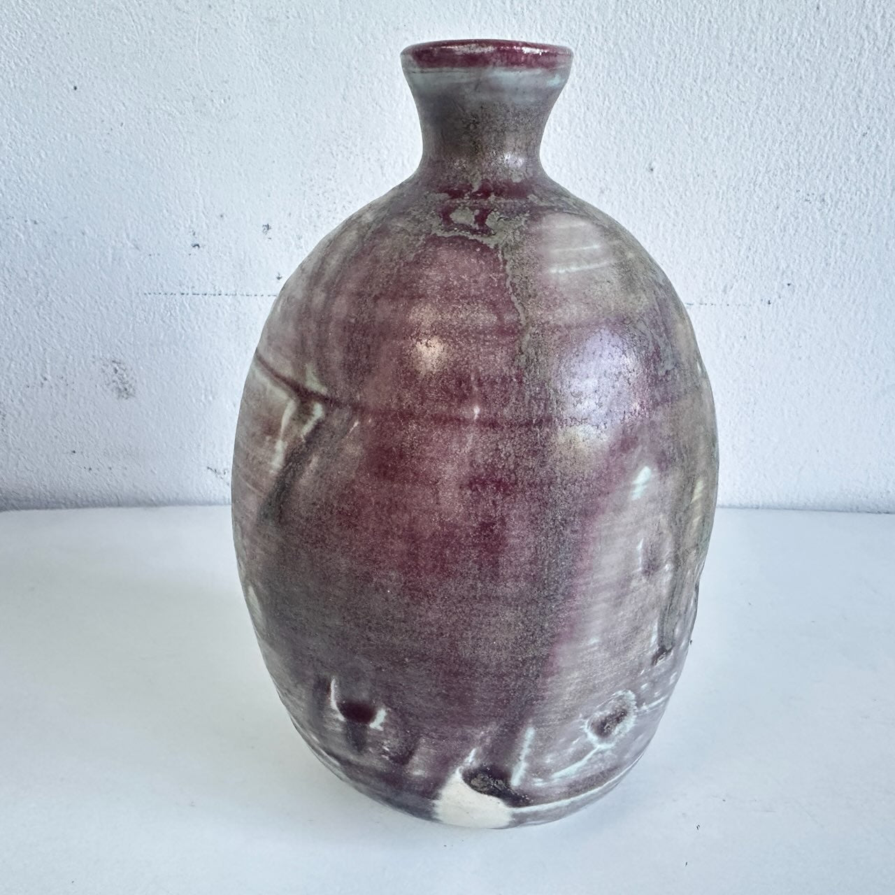 VS061 NEUTRAL TONE ABSTRACT SWIRL VASE