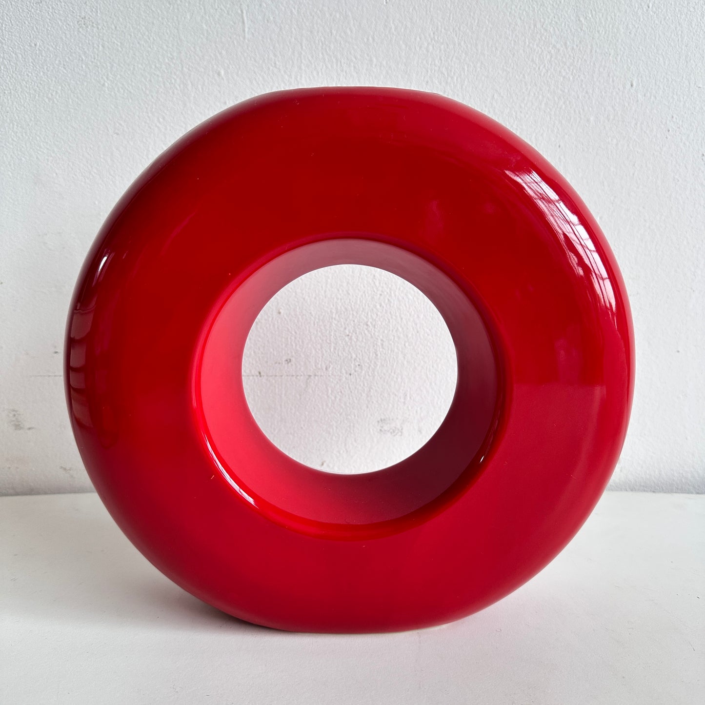 VS067 CERAMIC RED BULLSEYE VASE