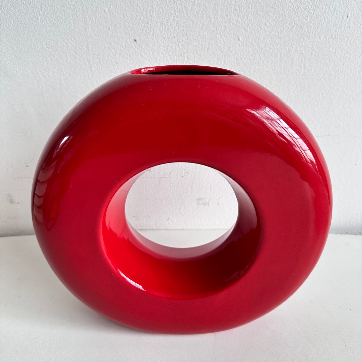 VS067 CERAMIC RED BULLSEYE VASE