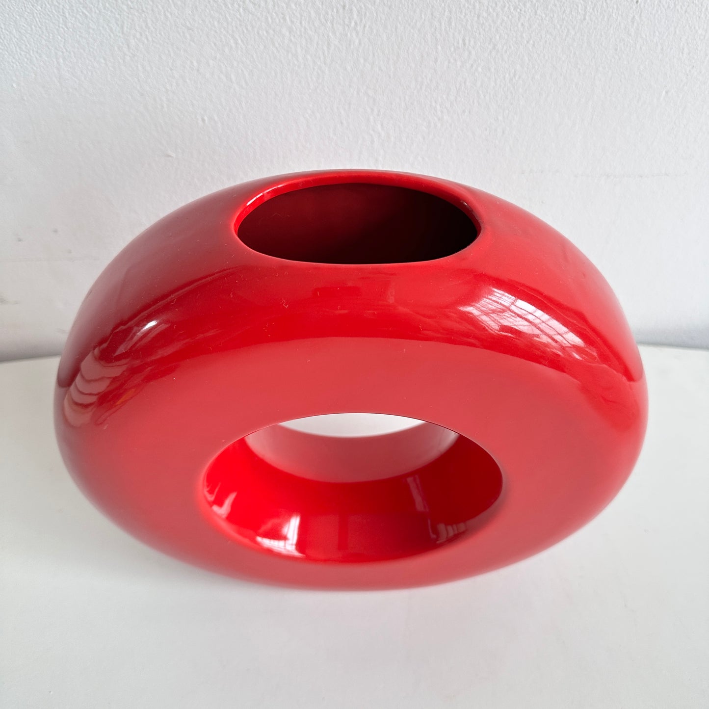 VS067 CERAMIC RED BULLSEYE VASE