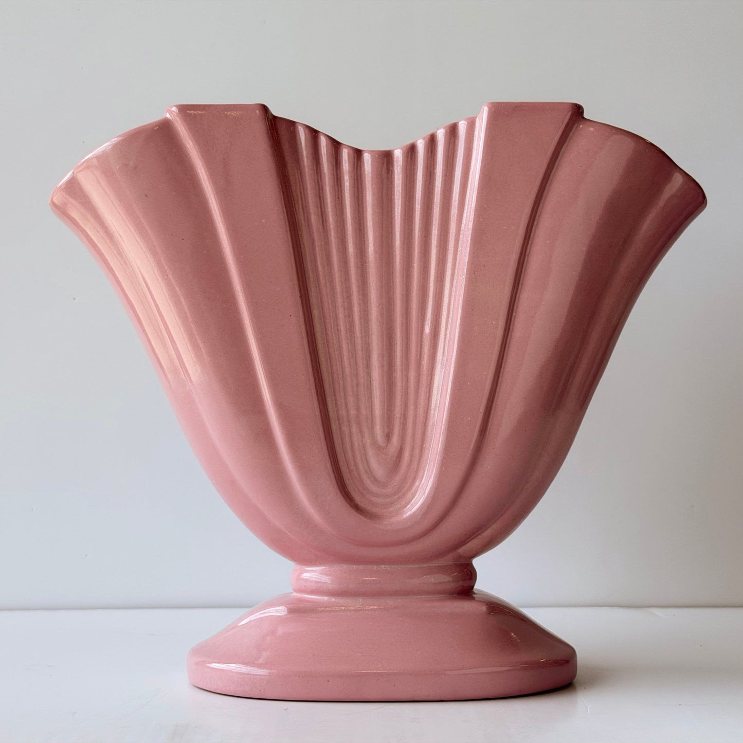 VS076 ART DECO CERAMIC PINK FAN VASE