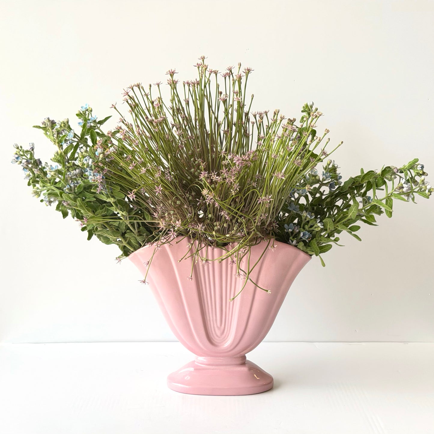 VS076 ART DECO CERAMIC PINK FAN VASE