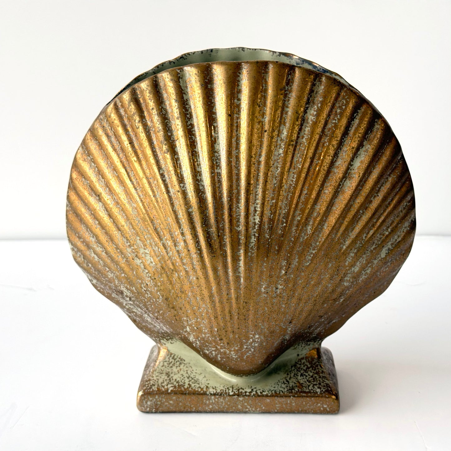 VS079 CERAMIC GOLD & GREEN SCALLOP SHELL VASE