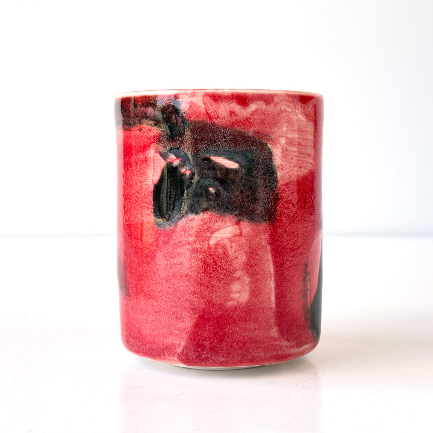 VS081 RED AND BLACK CERAMIC VASE