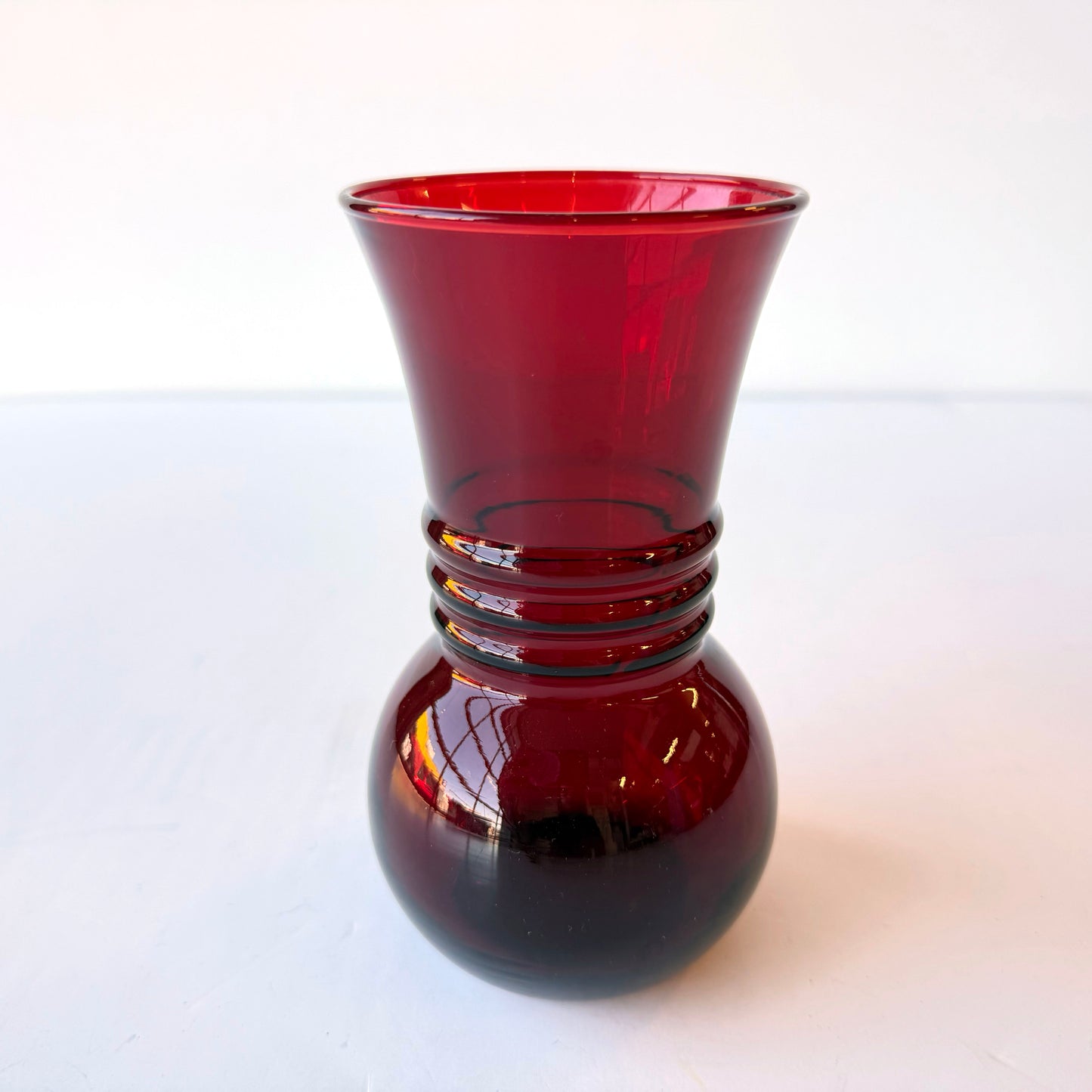 VS082 BULBOUS RED VASE