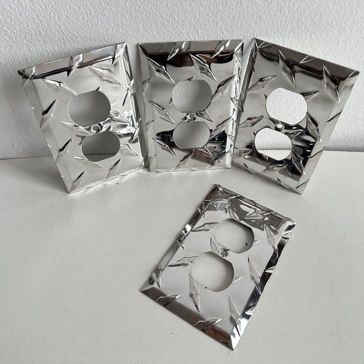 WD012 SET OF 4 CHROME DIAMOND PLATED SWITCH PLATE