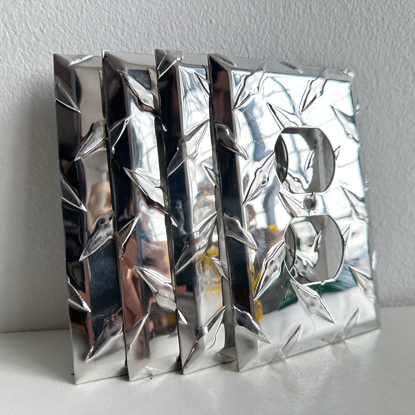 WD012 SET OF 4 CHROME DIAMOND PLATED SWITCH PLATE