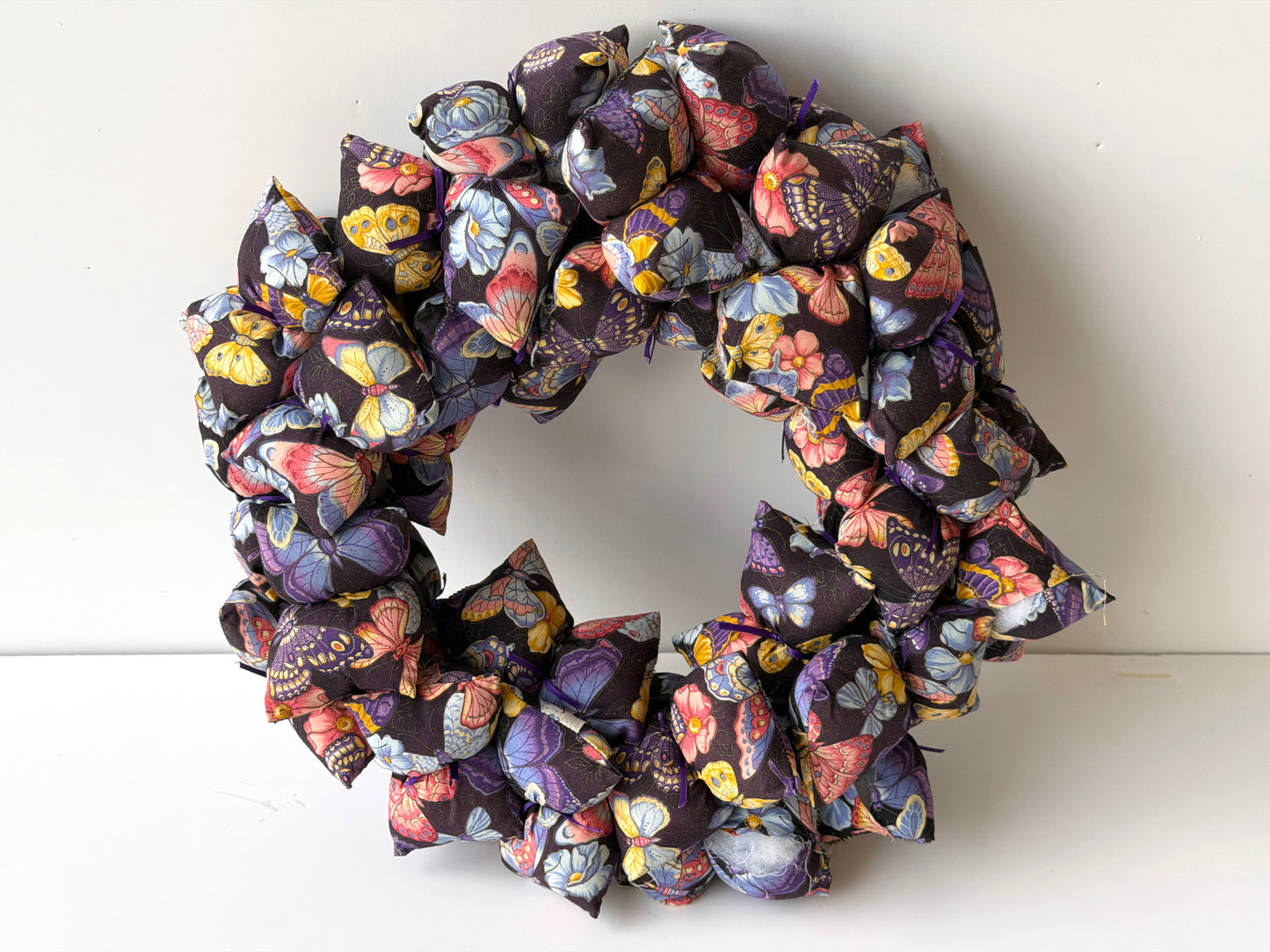 WD017 DISTRESSED BUTTERFLY WREATH
