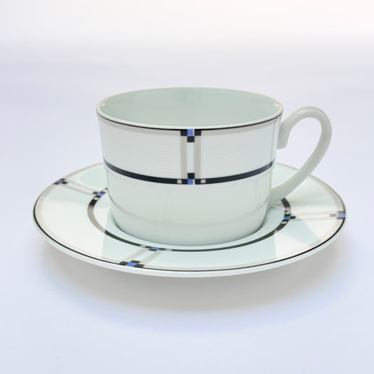 TT153 PAIR OF NOVA GEOMETRIC CUPS AND SAUCERS