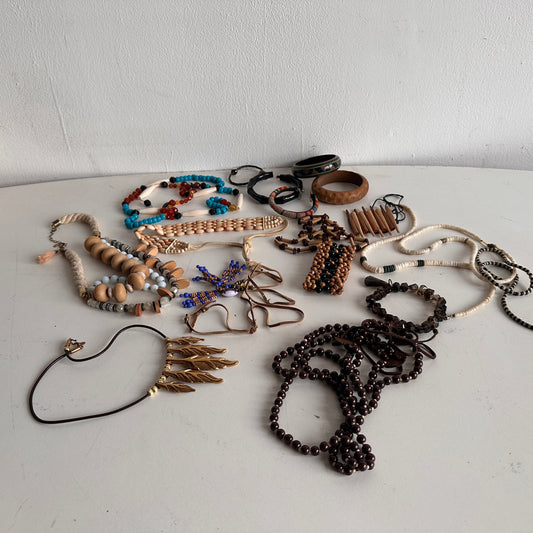 BB015 ASSORTED COSTUME JEWELRY