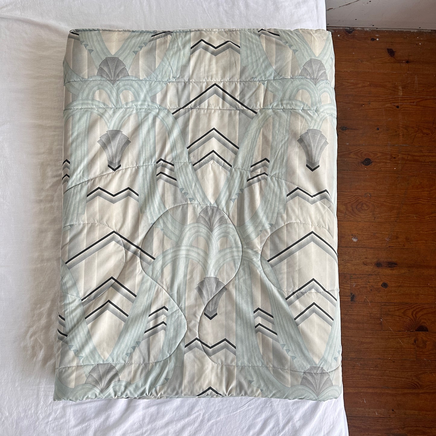 BG002 80'S DECO KING SIZE COMFORTER