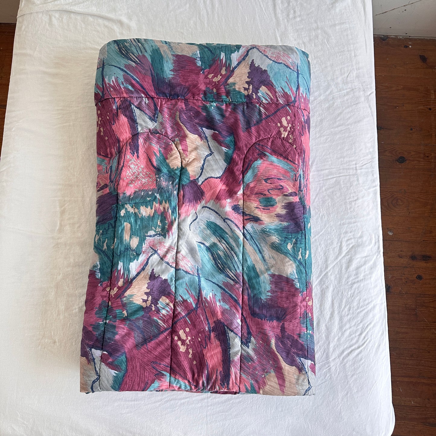 BG004 90'S FLORAL QUEEN COMFORTER