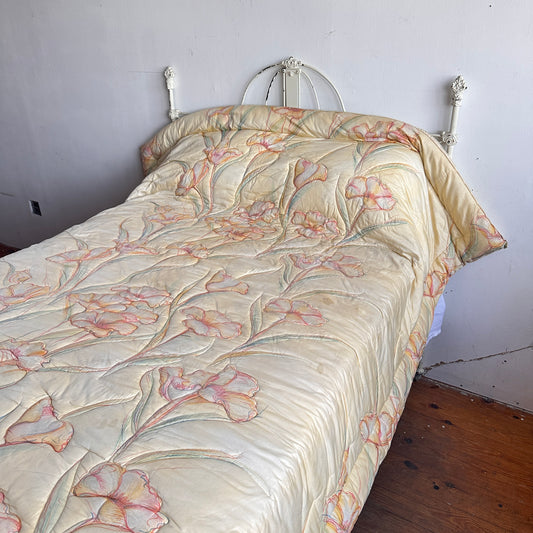 BG001 IRIS GLADIOLUS VINTAGE QUILTED COMFORTER WITH PILLOW CASES