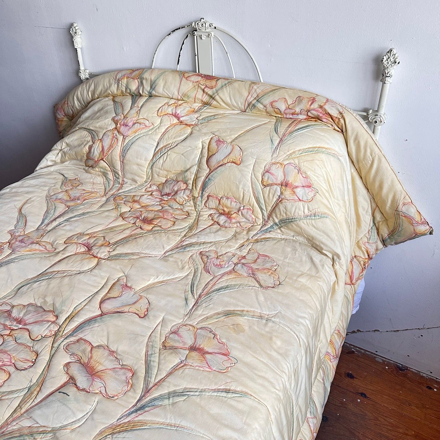 BG001 IRIS GLADIOLUS VINTAGE QUILTED COMFORTER WITH PILLOW CASES