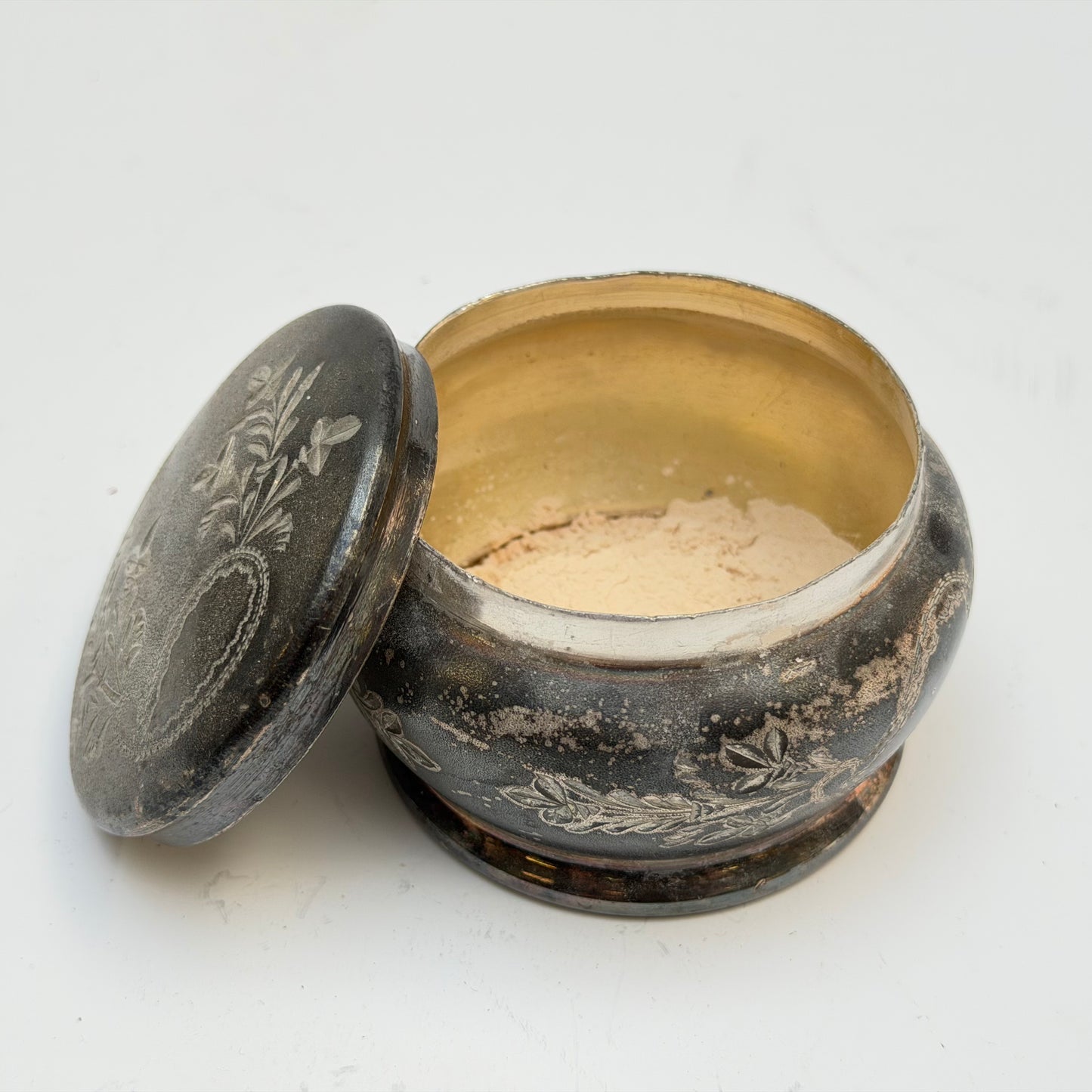 BB042 ANTIQUE SILVER POWDER BOX