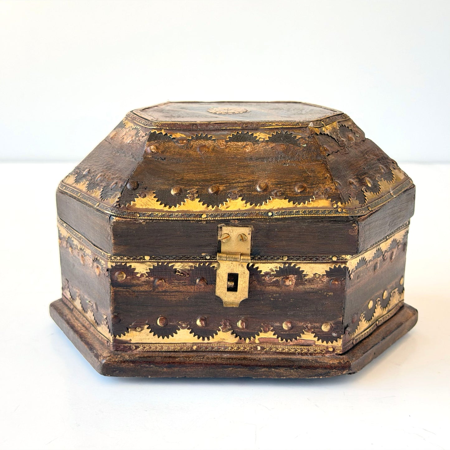 OB129 ANTIQUE HEXAGONAL WOODEN TRINKET BOX