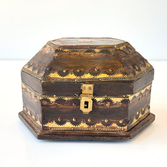 OB129 ANTIQUE HEXAGONAL WOODEN TRINKET BOX