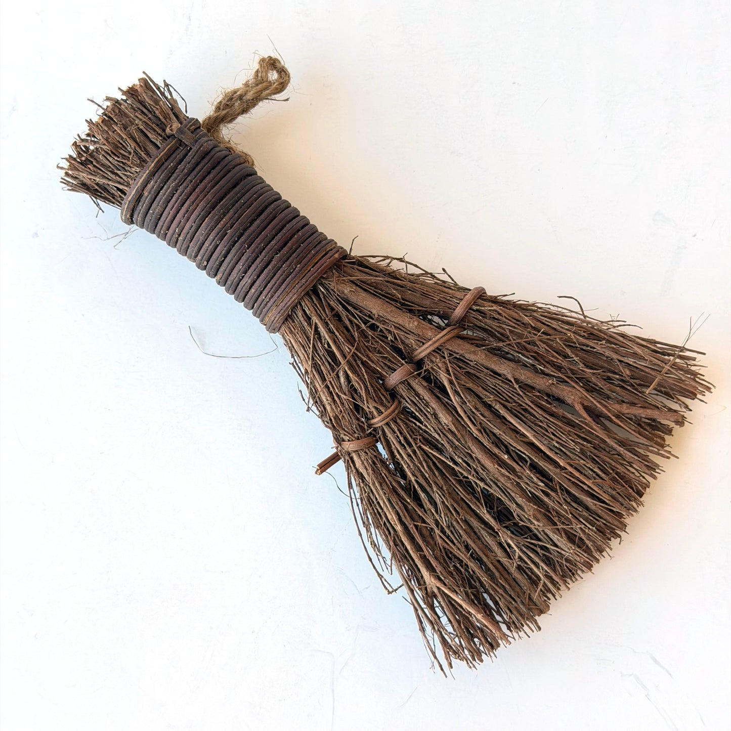 OB130 RUSTIC TINY BROOM