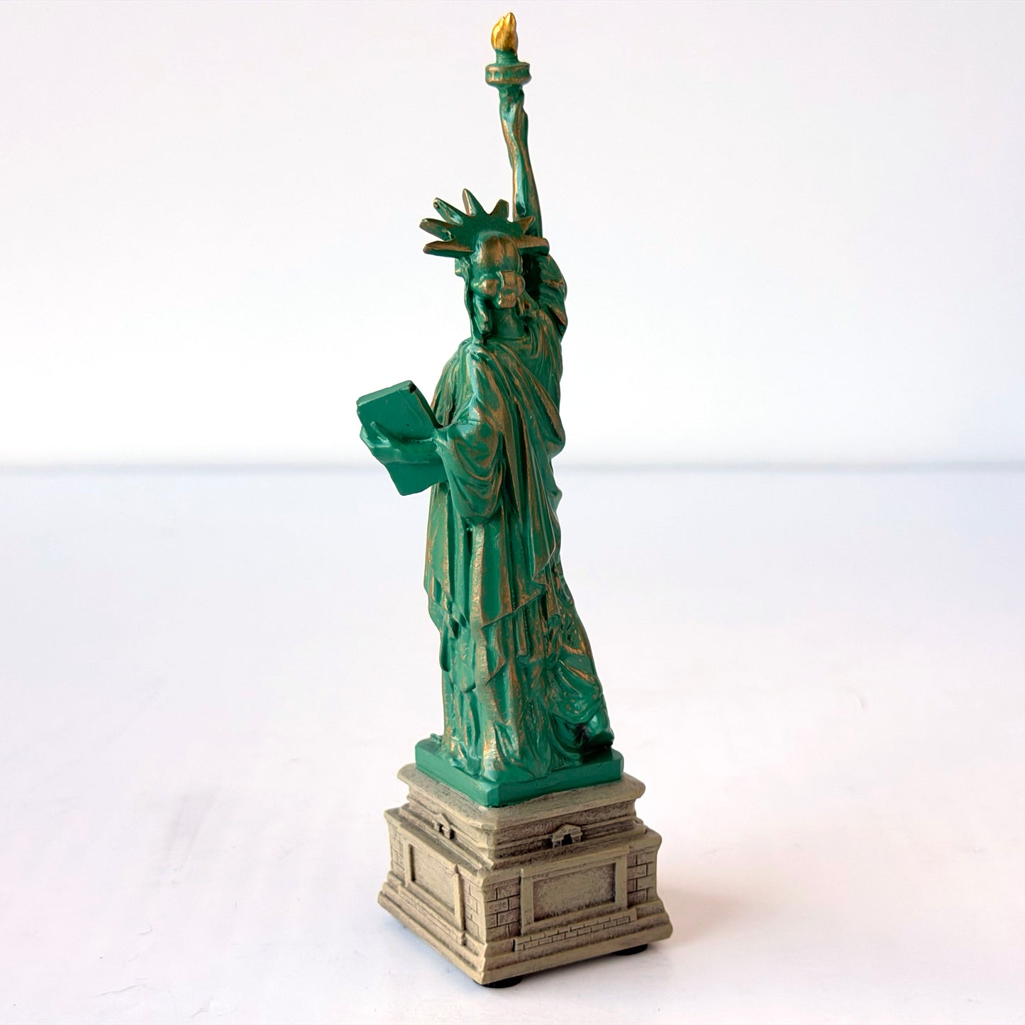 OB140 STATUE OF LIBERTY FIGURINE