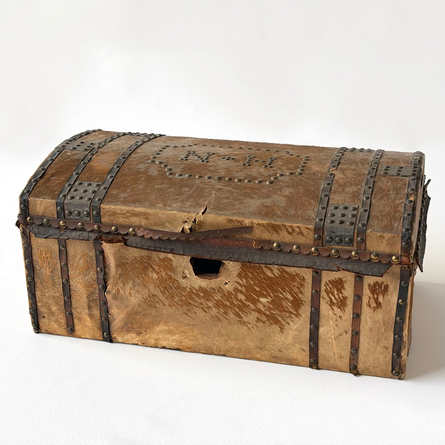 OB145 ANTIQUE LEATHER TRUNK