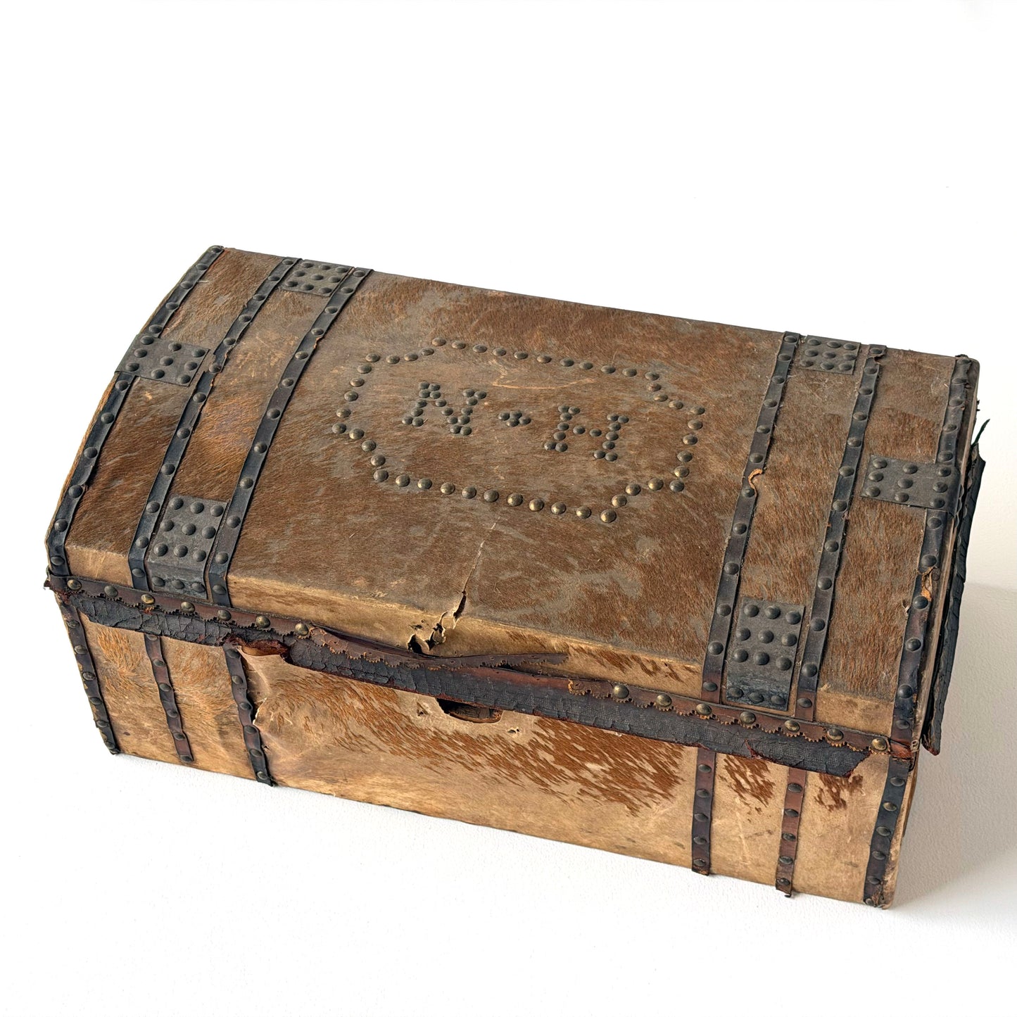 OB145 ANTIQUE LEATHER TRUNK